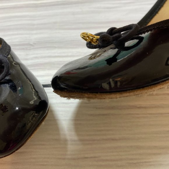 Tory Burch Black Chelsea Patent Leather Pumps Heel - Picture 16 of 16